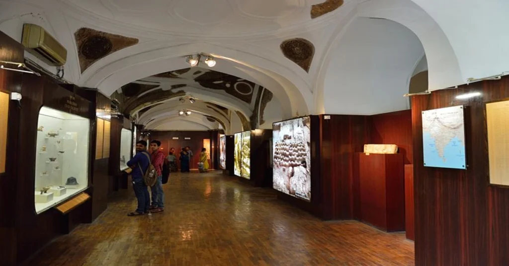 800px Gallery Archaeological Museum Old Fort New Delhi 2014 05 13 3080